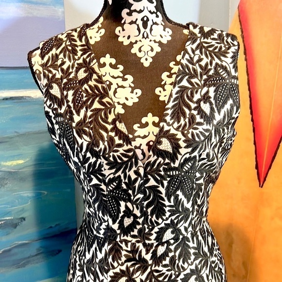 J.Mendel Paris,Stunning,LOW-V CUT, Textured Light Brocade,Low-Front Lip,Size 10 - Picture 10 of 15